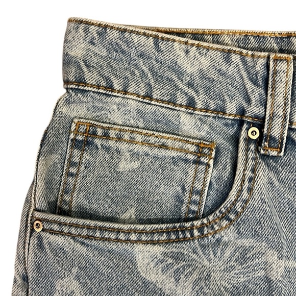 High Rise Tapered Leg Mom Jean Butterfly Print Light Blue Wash Cotton:On Size 8 - Picture 2 of 12